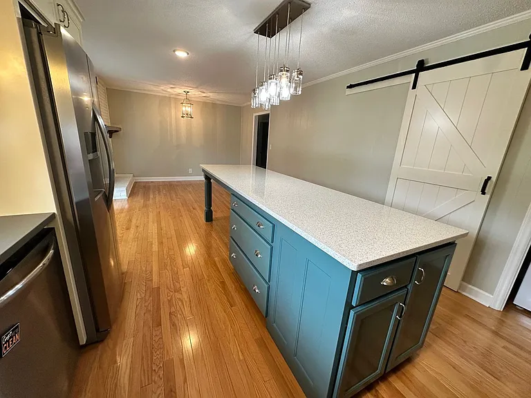 204 N Oak Grove Ext — Photo 9