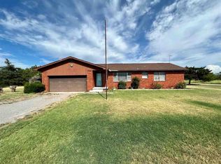 1764 NW Paint Rd, Cache, OK 73527