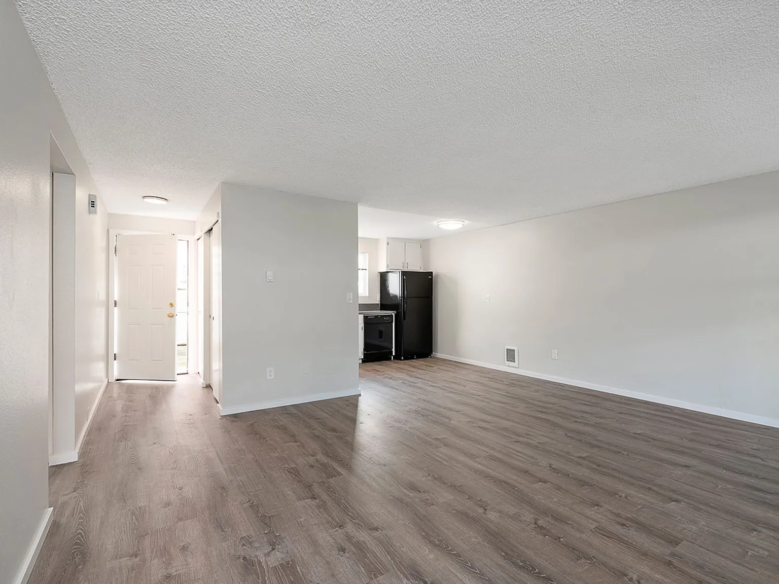 Somerset Apartments — Photo 2