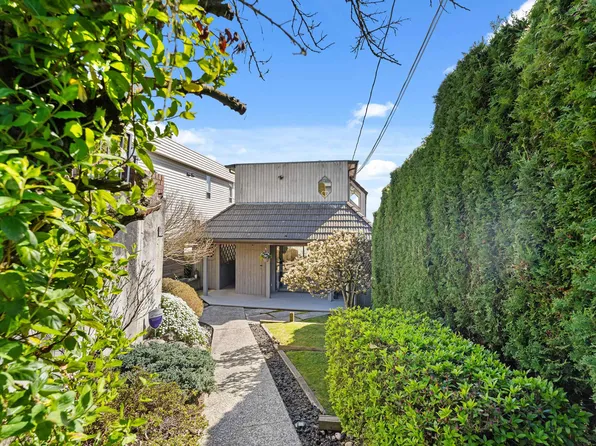 15066 Royal Ave, White Rock, BC V4B 1L9