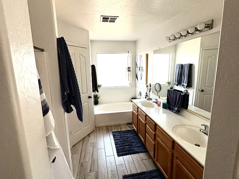 3681 E Thornton Ave — Photo 3