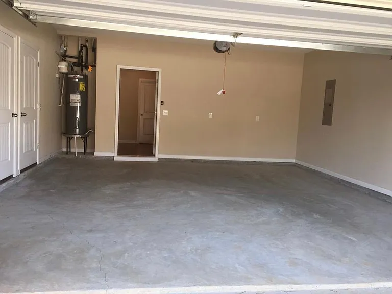 631 Greencrest Ln — Photo 36