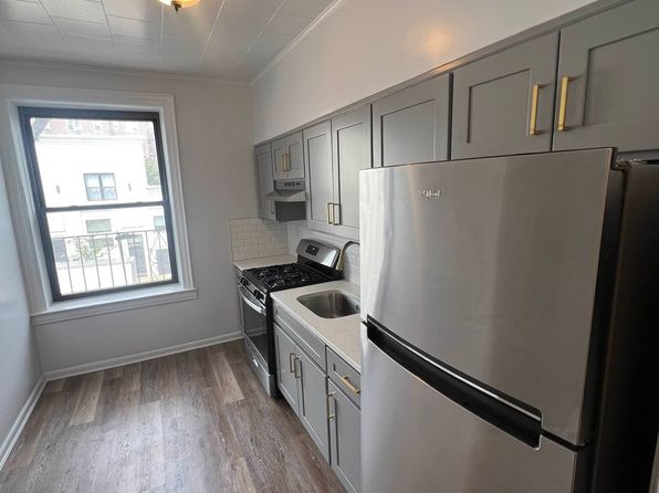 402 Marine Ave #11