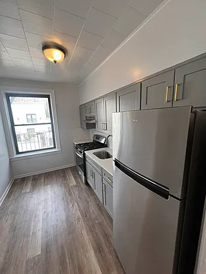 402 Marine Avenue #11