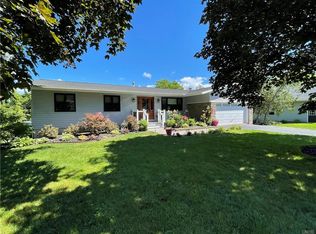 624 Valley View Dr, Oneida, NY 13421