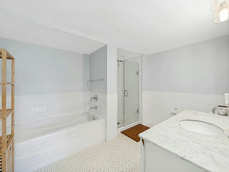 700 Grove St #8R — Photo 11