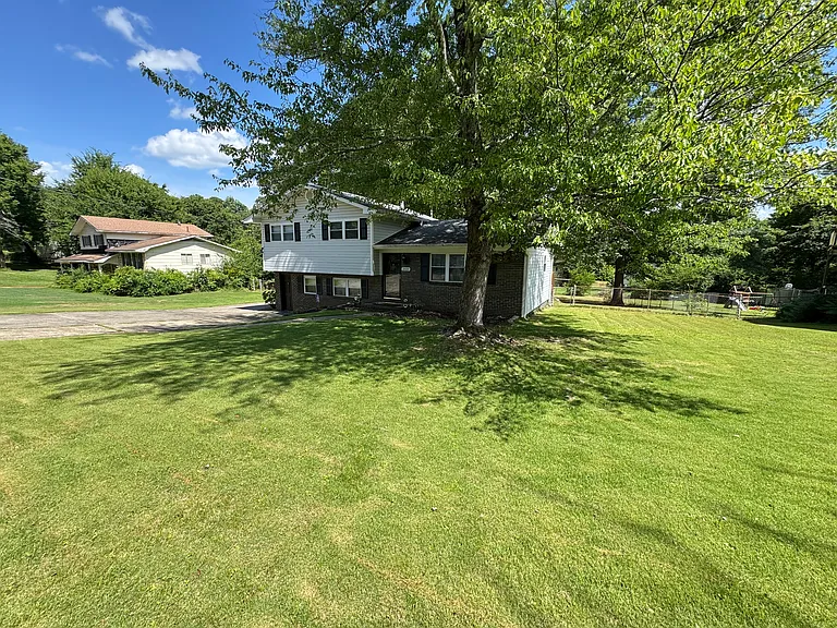 2323 Applewood Dr — Photo 1