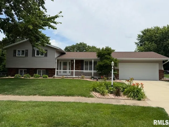 208 Barbara Pkwy, Washington, IL 61571