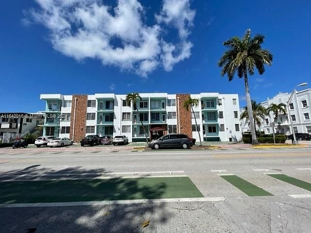 1st image of 1150 Euclid Ave APT 204