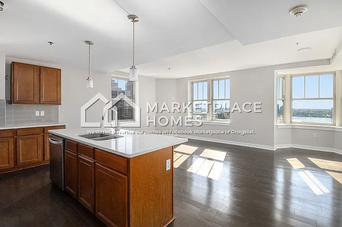 525 W Lafayette Blvd #13E — Photo 2