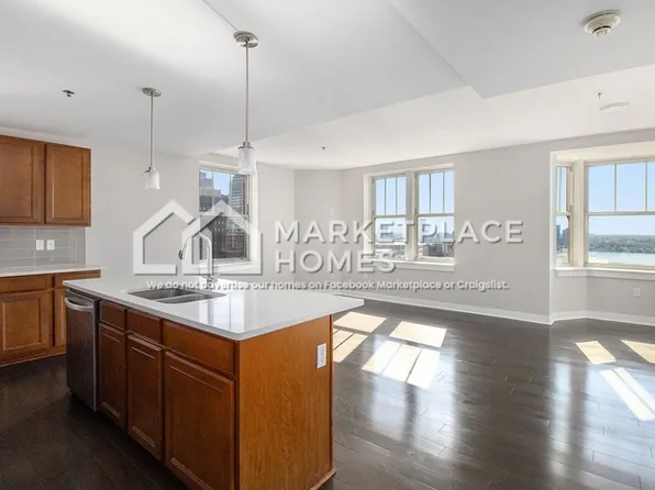 525 W Lafayette Blvd 17-apt 13E, Detroit, MI 48226