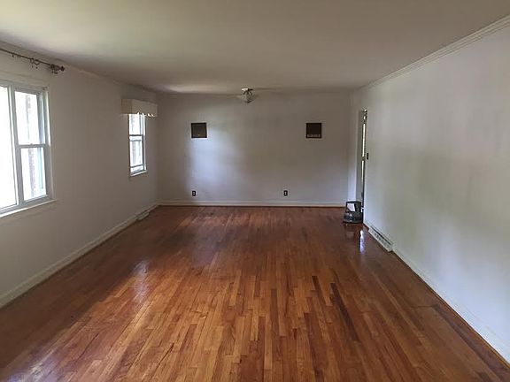5th image of 102 Elsie Ave