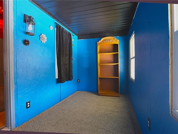 3rd image of 453 Spring St