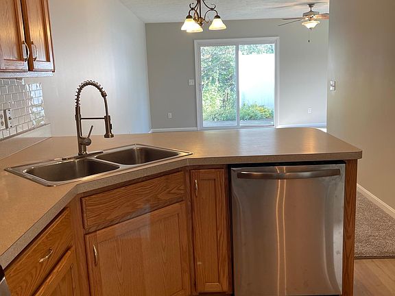 3rd image of 6499 Forest Park Dr