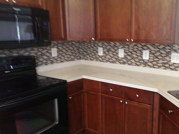 Kitchen Tile & Glass Backsplash