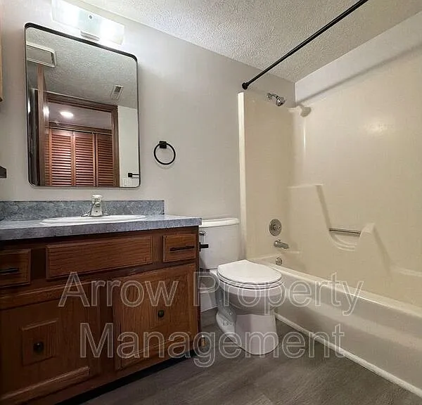 3341 Holdrege St #6 — Photo 6