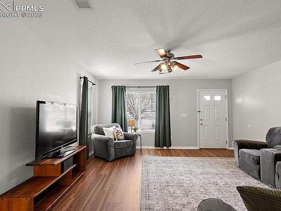 2nd image of 9545 Castle Oaks Dr
