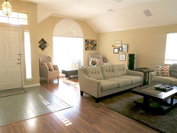 3rd image of 2083 S Old Orchard Ln