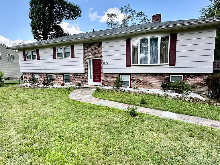 1873 Shepard Ave — Photo 12