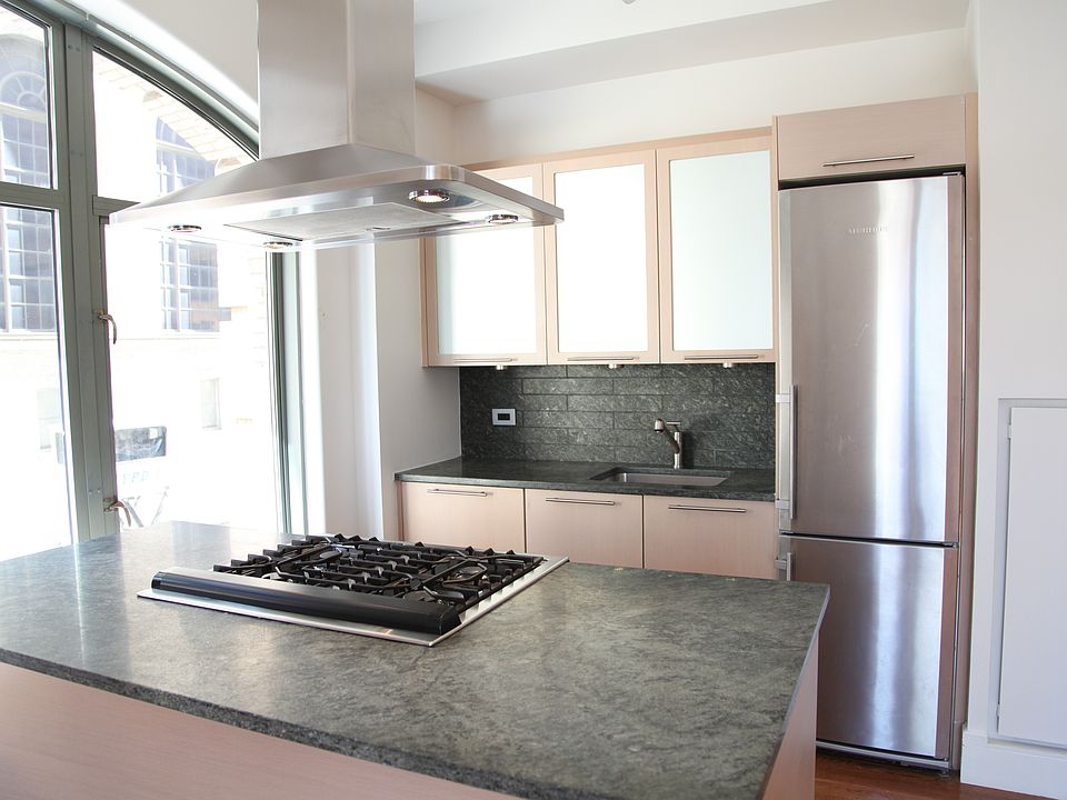 1st image of 120 Greenwich St APT 3C