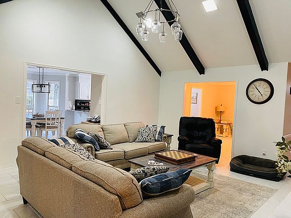 4th image of 205 Strasbourg Dr