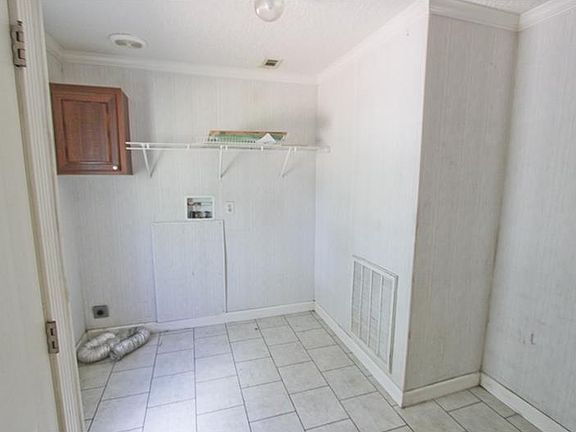 4th image of 209 12th St W