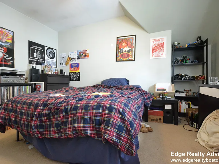 318 N Harvard St — Photo 15