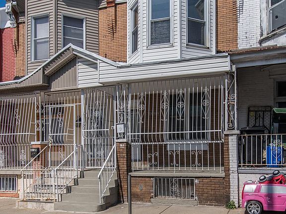 4th image of 3722 N Franklin St