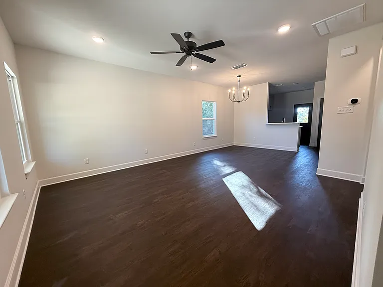 616 Oak St — Photo 16