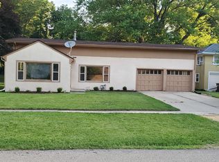 604 Jackson St, Oregon, IL 61061