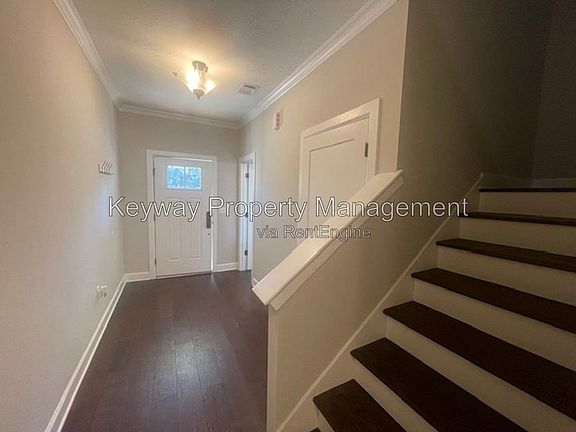 3rd image of 1933 Avenel Ln