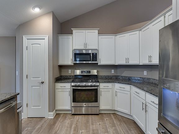 4th image of 413 Chapel Hill Dr