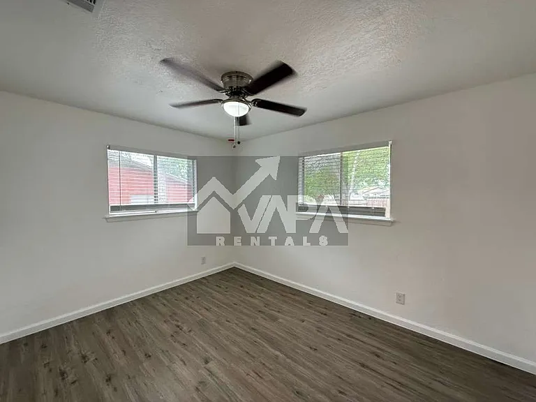 5419 Lake Grove Dr — Photo 18