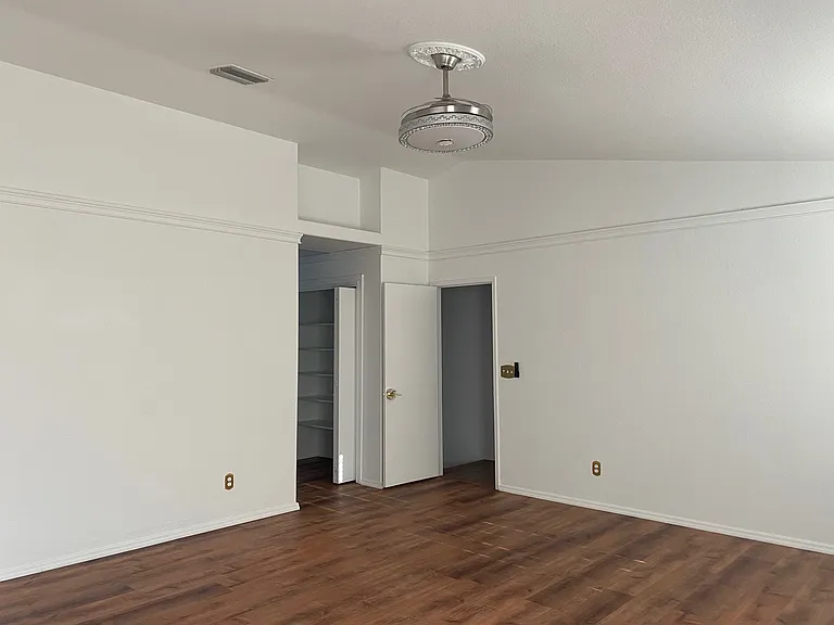 5028 W Hurston Dr — Photo 10