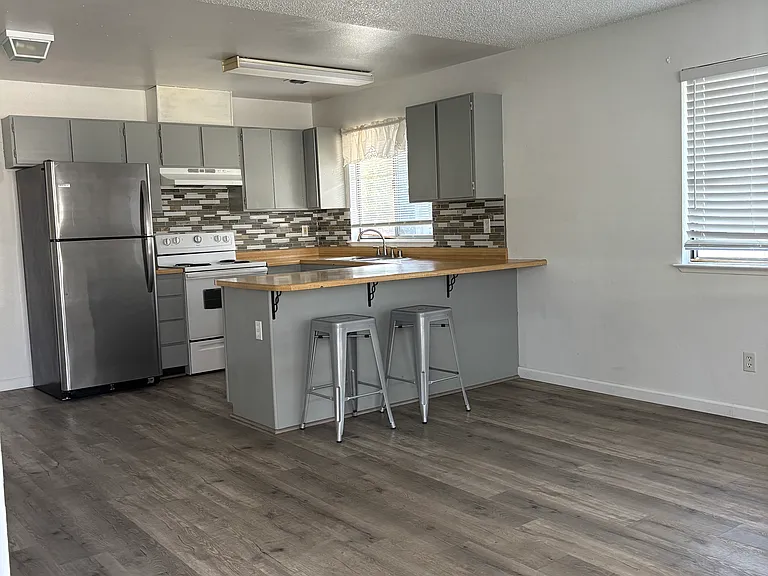 1051 Eureka Way — Photo 1