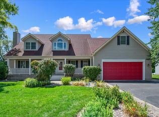 97 Crystal Ridge Dr, Crystal Lake, IL 60012