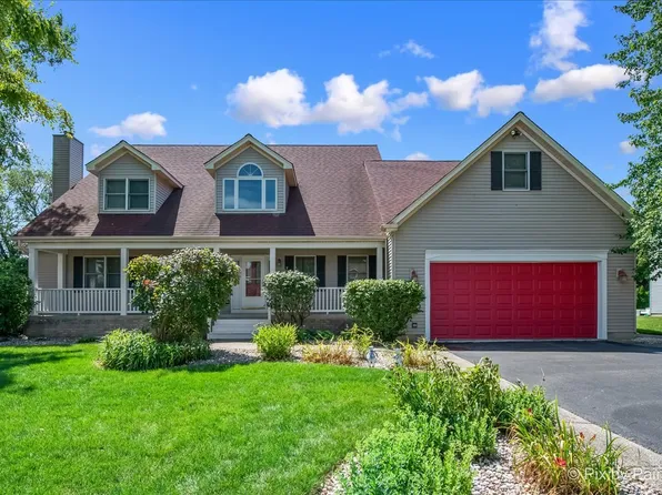 97 Crystal Ridge Dr, Crystal Lake, IL 60012