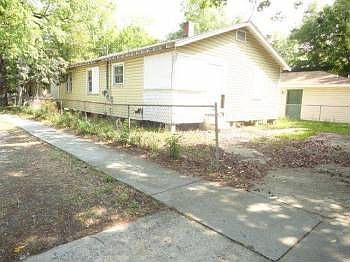 2nd image of 2138 Baldwin St