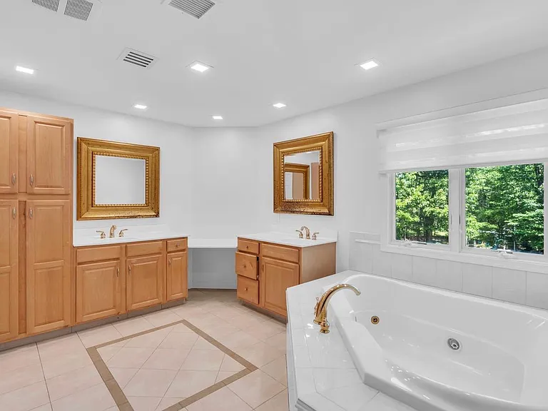 39 Arnold Blvd — Photo 10