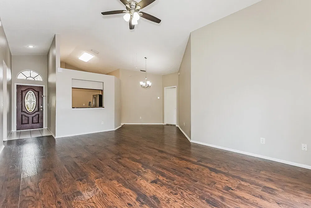 3 bed, 2.0 bath, 1419 sqft, $1,960 — Photo 3