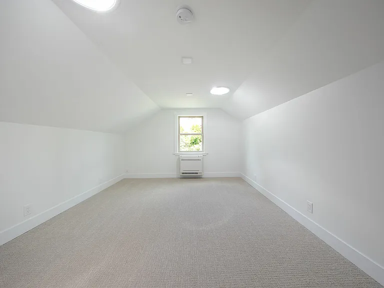 2527 NE 110th St #A — Photo 13