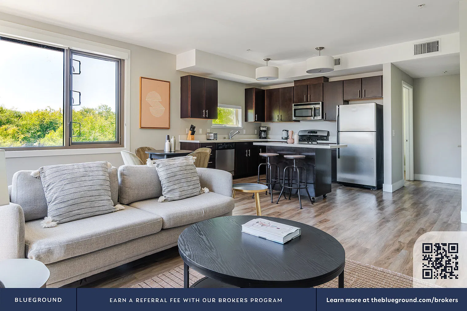 2 bed, 2.0 bath, 1098 sqft, $7,250 — Photo 3
