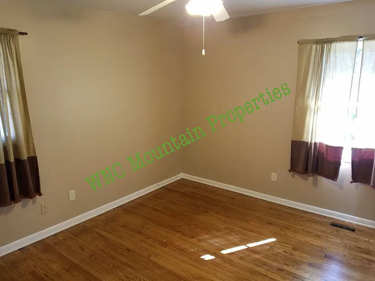 374 Royal Pines Dr — Photo 9