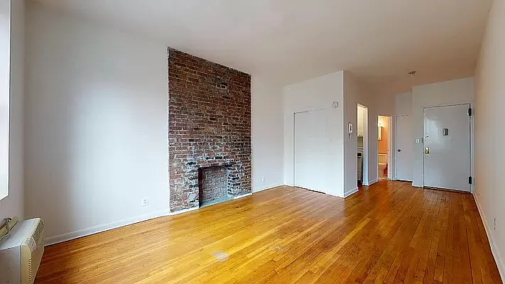 Rented by Bond New York | media 7