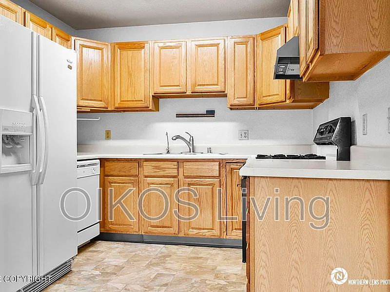 1st image of 528 State St