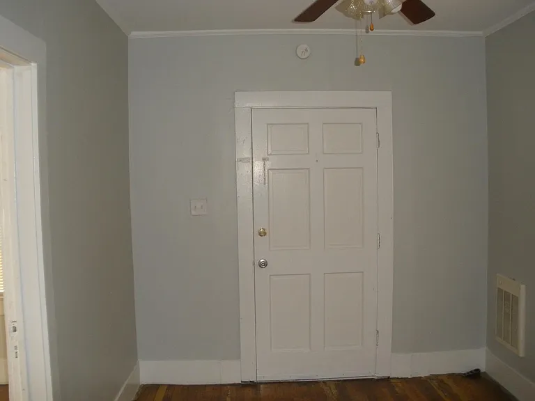 867 East Blvd — Photo 2