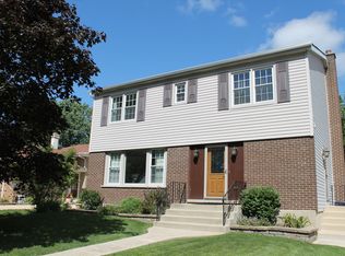 355 N Edgewood Ave, Lombard, IL 60148