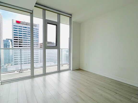 4th image of 33 Helendale Ave #2208