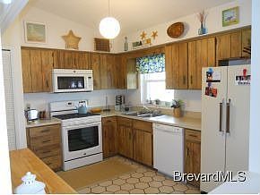 3rd image of 2581 Longwood Blvd