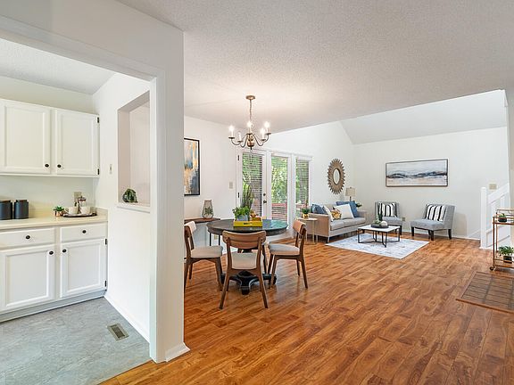 4th image of 101 Essex Dr